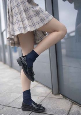 《年轻的妺妺2中文字幕哦》第3集_BD韩国电影在线观看
